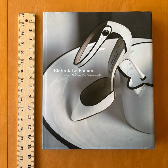 Blahnik by Boman Chronicle Books Coffee Table Shoe Book Art - Picture 2 of 12